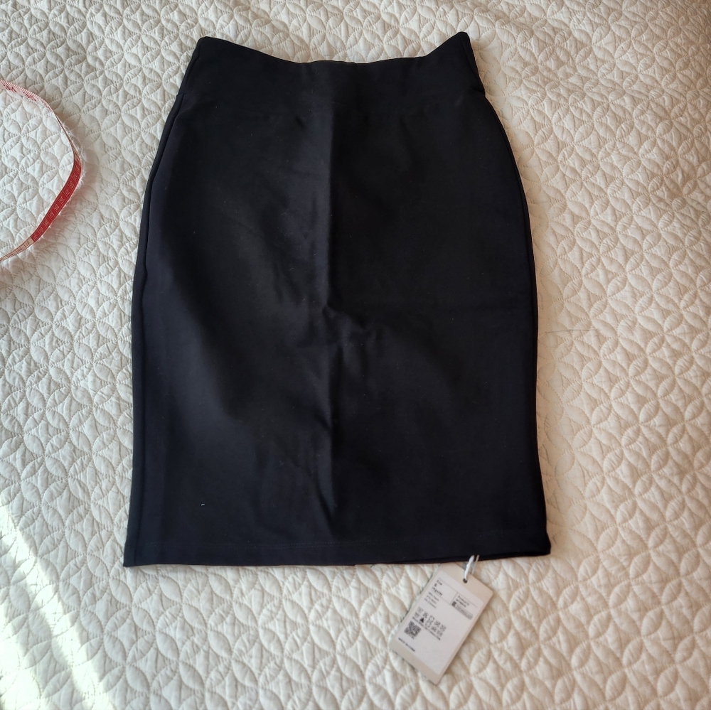 HALARA Classic Black Pencil Skirt